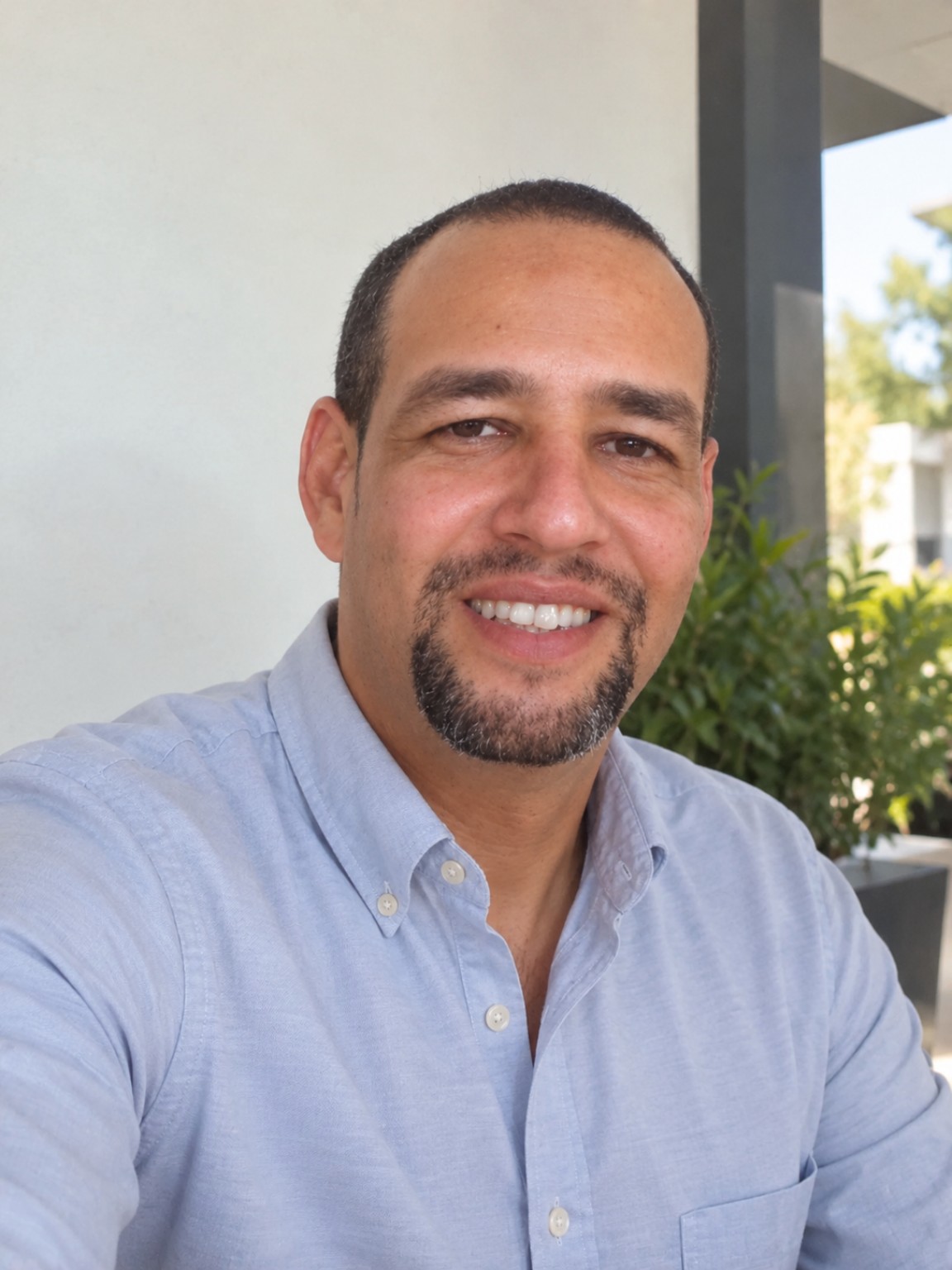 Retrato de Javier Sarduy Rodríguez, administrador de LedexSoft